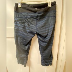 LIKE NEW Lululemon cropped leggings